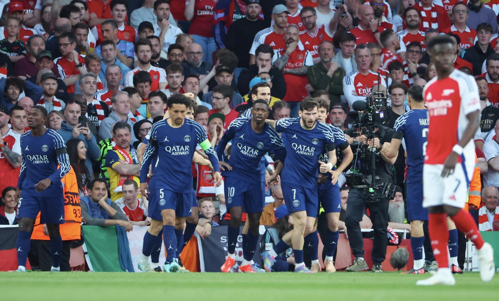 埃永：我从小到大最常看切尔西比赛，为切尔西效力是我的梦想（埃永：自幼常看蓝军比赛，披上切尔西战袍是我的梦想）