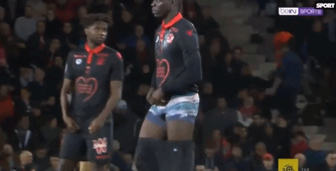 弗里克的历史巅峰：95年来最年轻的巴萨首发阵容震撼西甲（弗里克缔造95年来最年轻巴萨首发，震撼西甲）