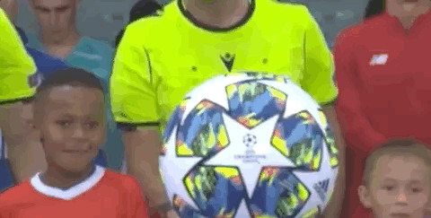 卡拉布里亚欧联攻入制胜球！挑球扣过对手+外脚背撩射一气呵成（欧联赛场卡拉布里亚制胜一击：挑球过人后外脚背劲射，一气呵成）