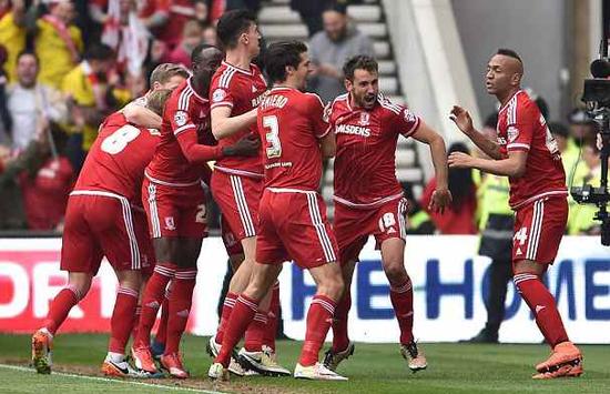 每体：巴萨仍在关注凯恩，等待他和拜仁的最终动向（每体：巴萨仍在追踪凯恩动态，等待他与拜仁最终决定）