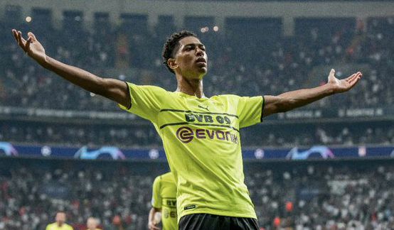 曼城主场战维拉坐拥1神迹 数据示蓝月2-1小胜（曼城主场神纪录加持 预测蓝月2-1险胜维拉）