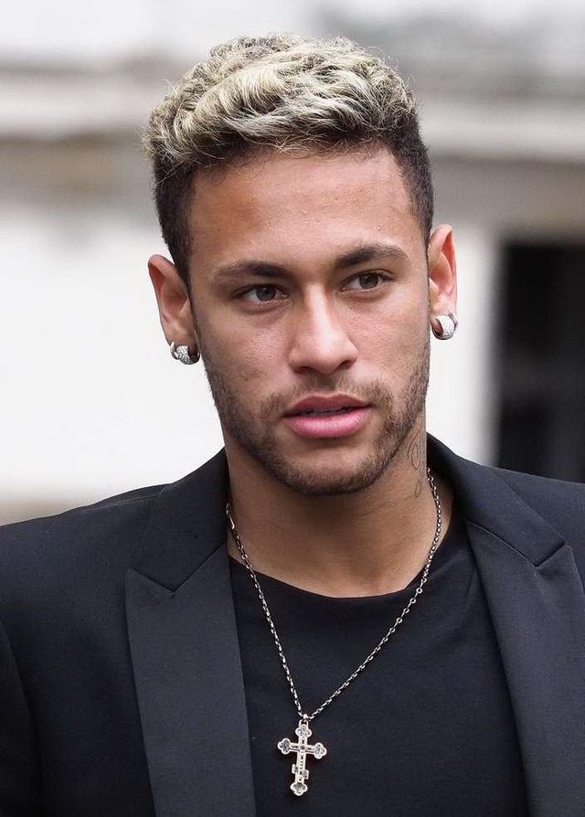 海外博主：C罗亲自联系B费，希望他能加盟利雅得胜利（据海外博主爆料，C罗主动联系B费，邀请其加盟利雅得胜利）