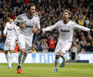 完成英格兰成年代表队首秀，夸安萨获赠纪念帽（夸安萨迎来英格兰成年队处子秀，获颁纪念帽）