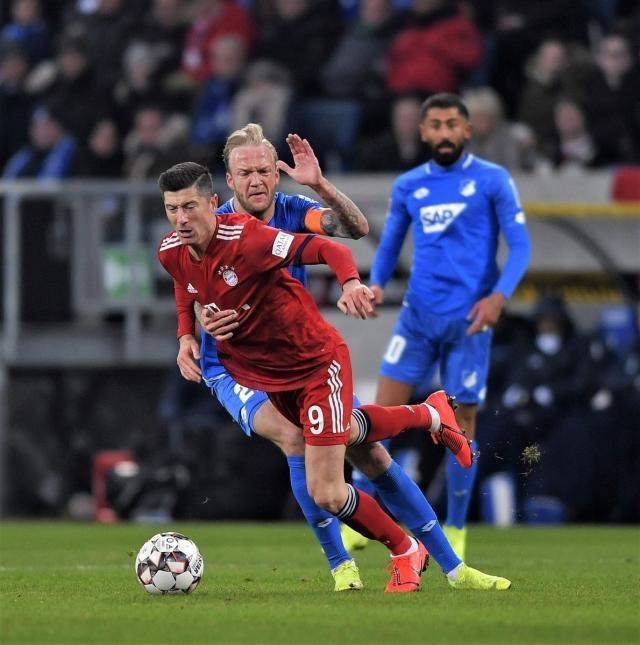 切尔西遭遇离奇伤病！帕尔默家中撞门伤及脚趾，出战成疑（切尔西再遇怪伤：帕尔默家中撞门致趾伤，出战成疑）