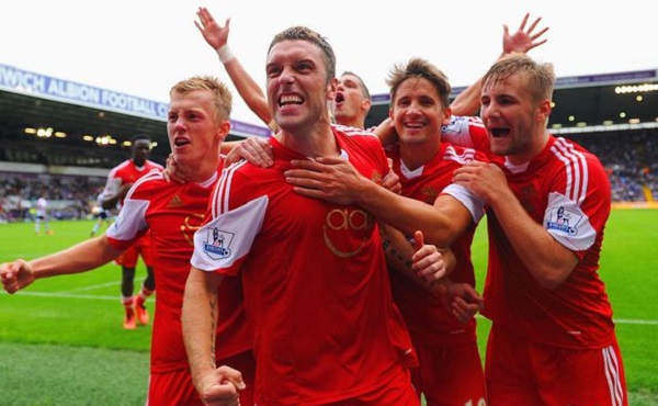 比赛第23圈，诺里斯追赶角田时四轮出白线，被赛会记录。