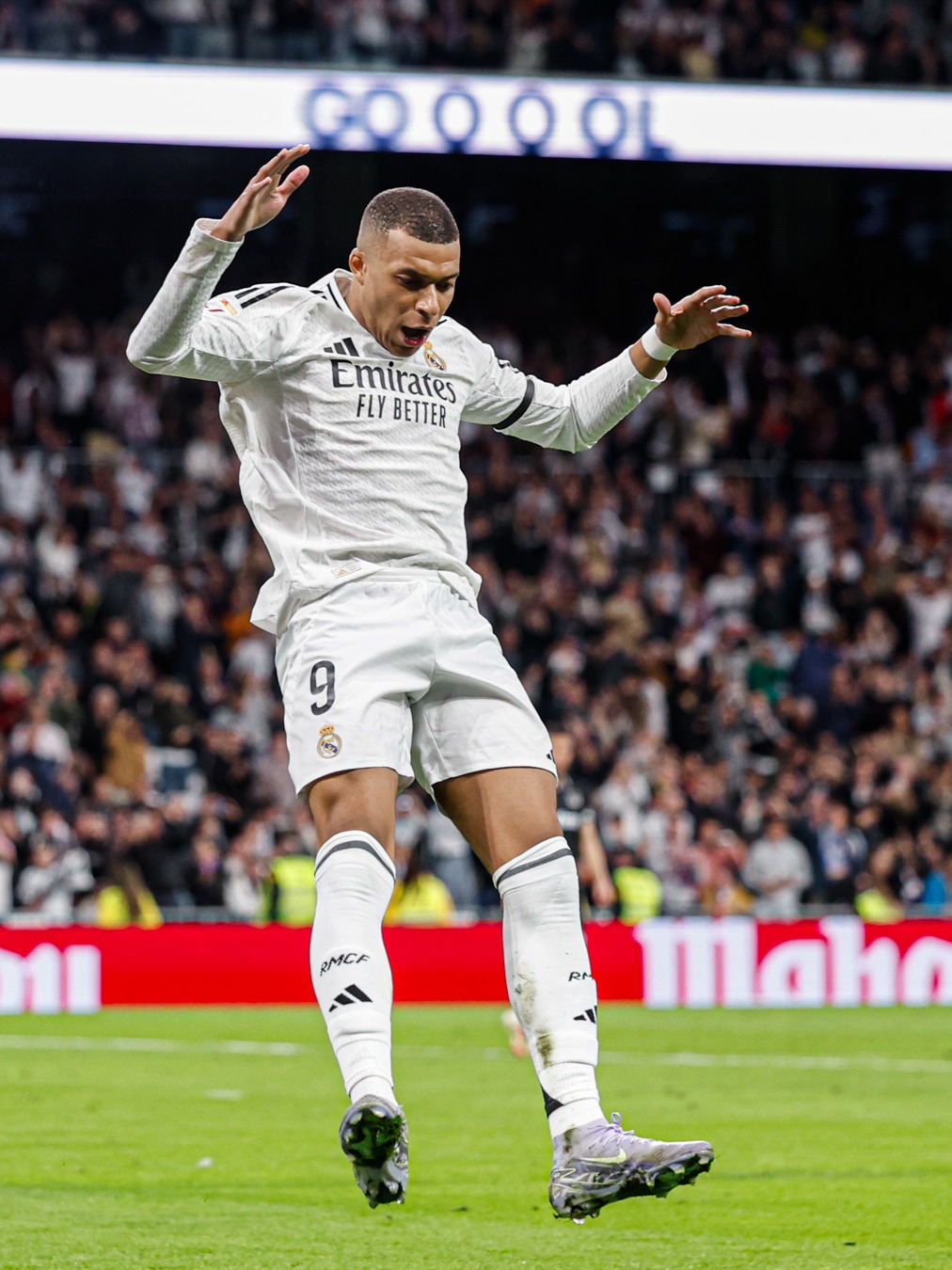 马卡：姆巴佩周末出战阿拉维斯存疑，皇马可能11人缺席（马卡报：姆巴佩周末战阿拉维斯成疑，皇马或有11人缺阵）