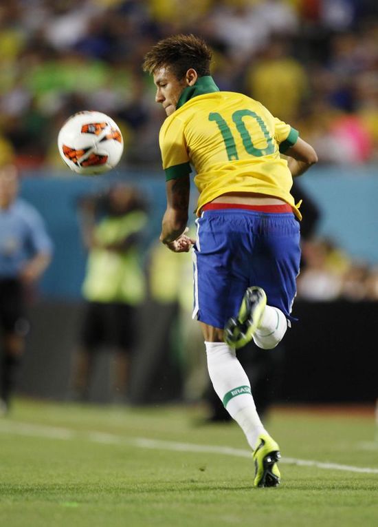 祝贺，王霜和陈晨入选2025国际足联年度最佳女足阵容候选名单（王霜、陈晨入围2025年国际足联年度最佳女足阵容候选名单）